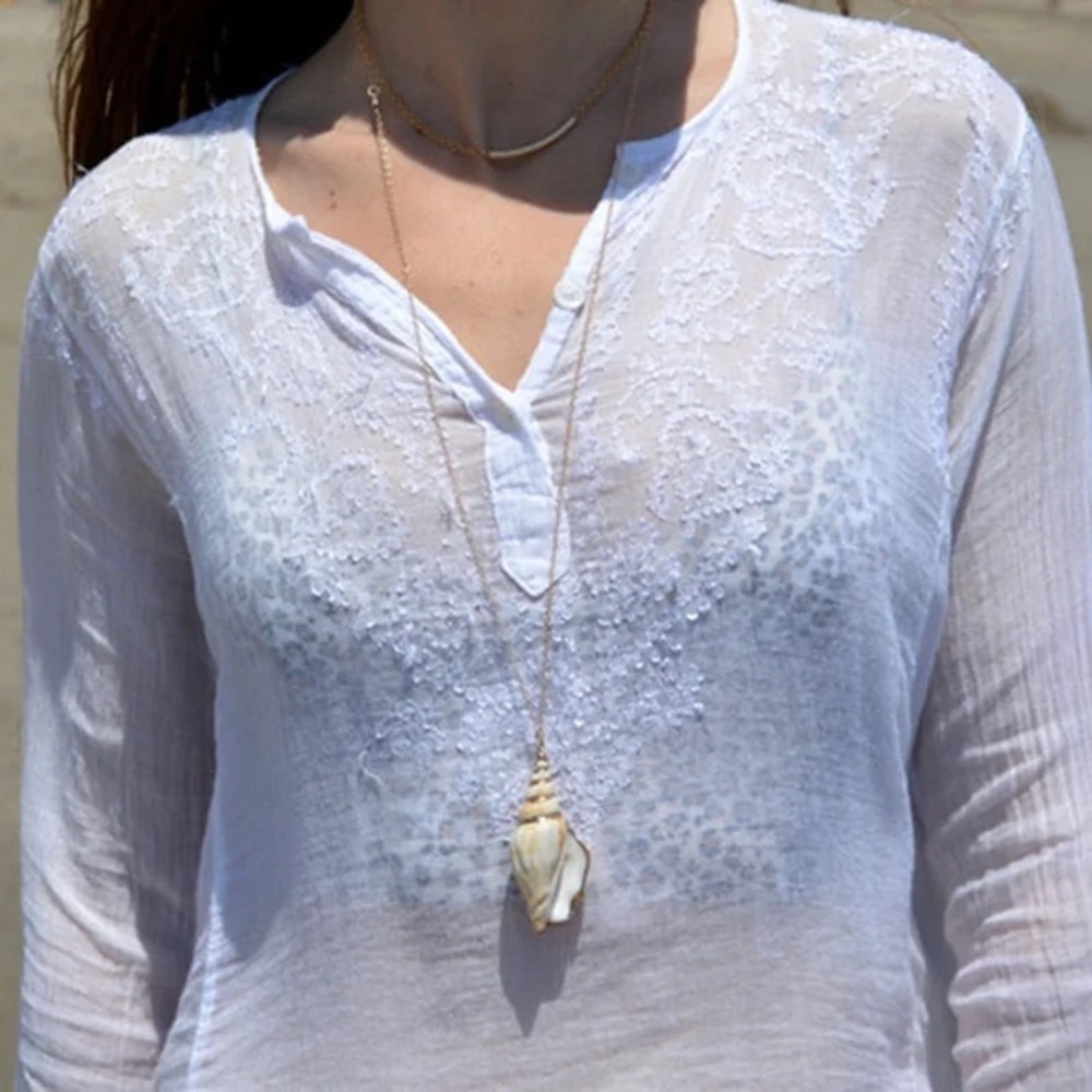 Conch Seashell Necklace - Picture 3 of 3